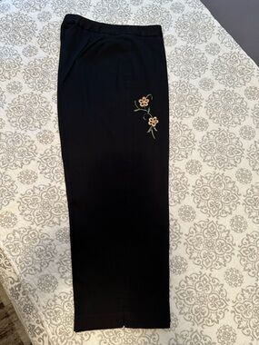Worthington Stretch Black Capris with Floral Embroidery accents